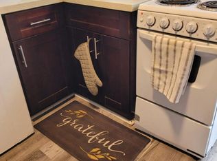 1928 Metcalf St ROOM E, Honolulu, HI 96822