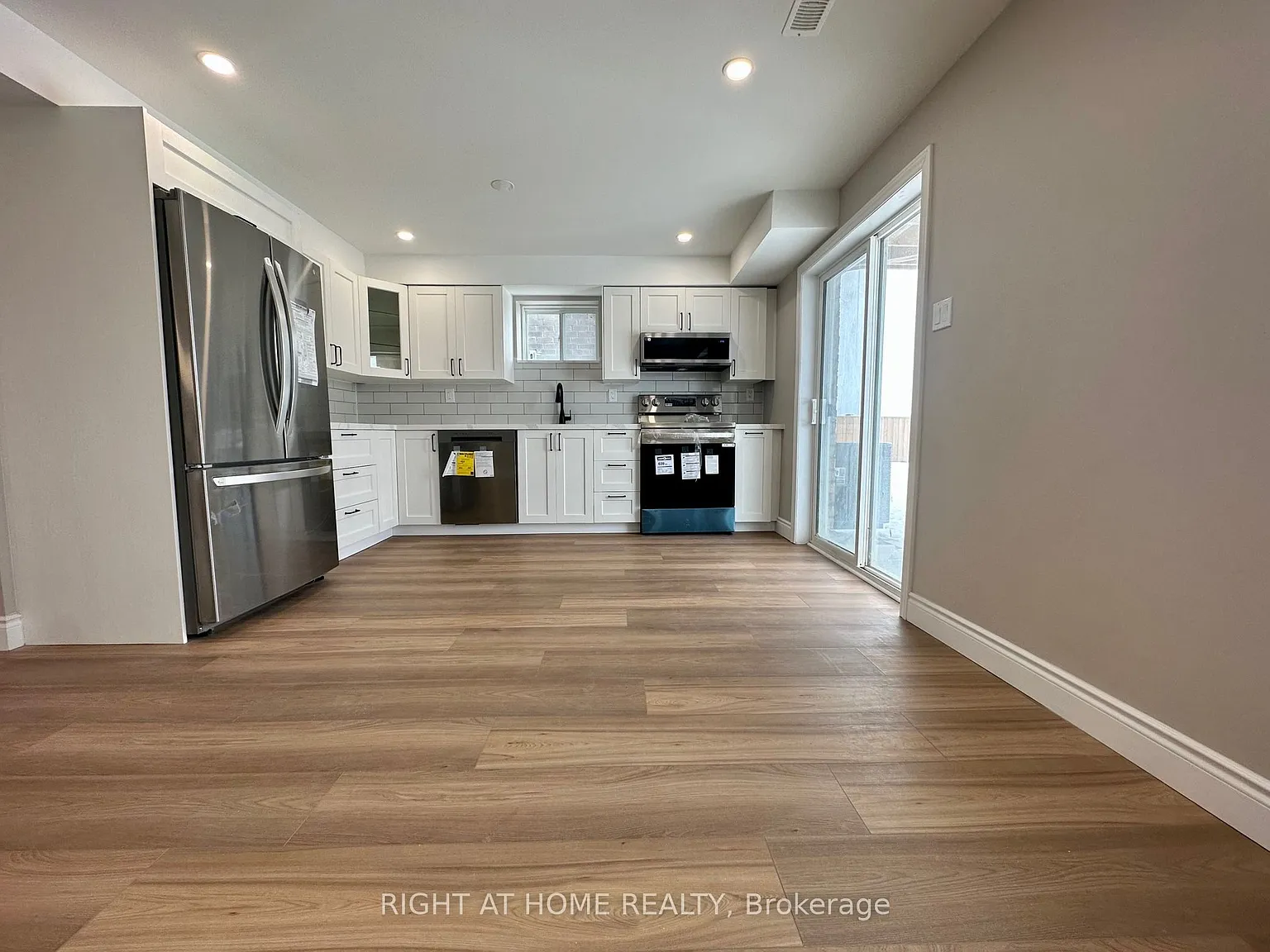 3 bed, $1,900 — Photo 4