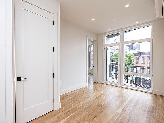 2nd image of 899 Fulton St #2C