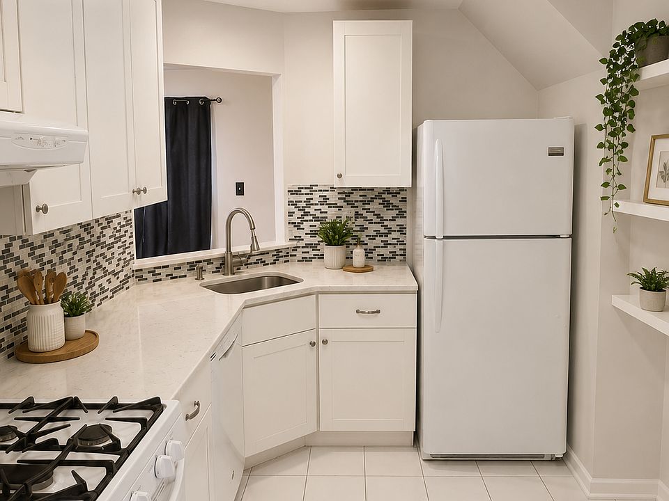 1st image of 901 Harbor Club Dr