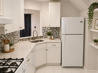 901 Harbor Club Dr, Parlin, NJ 08859