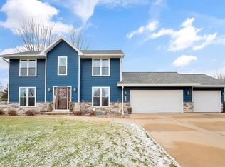 2001 Pinnacle Pl, New Franken, WI 54229