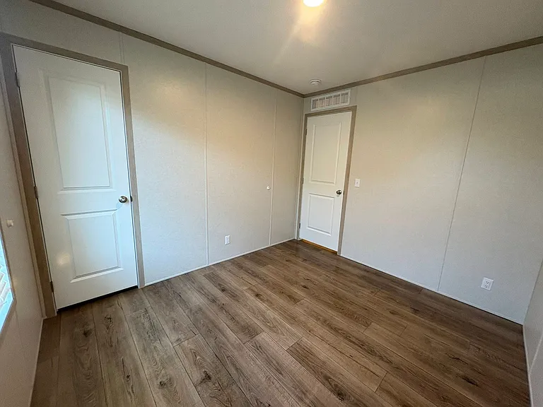 436 Selkirk Dr — Photo 6