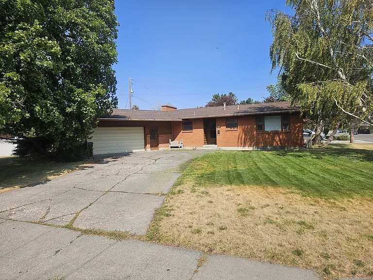 2125 Baltic Ave — Photo 1
