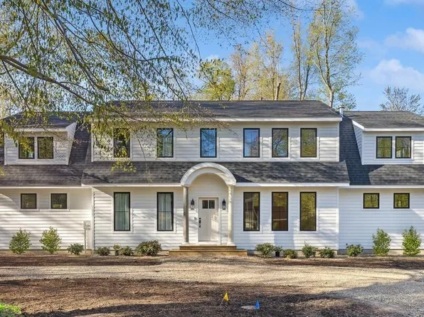 10370 Alice St, Union Pier, MI 49129