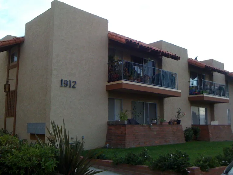 1912 Rockefeller Ln #201 — Photo 1