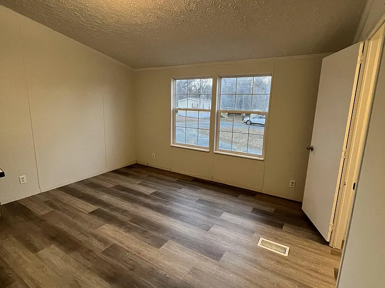 305 Hammond St — Photo 20