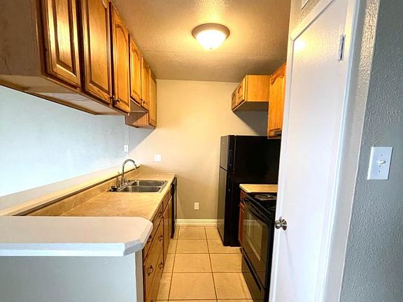 2nd image of 407 Gladstell St #70