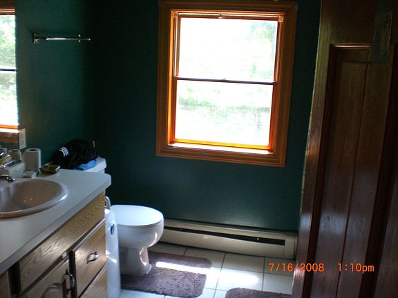 2nd bathroom w/ Double Sink