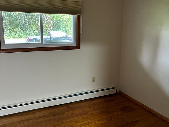 4th image of 994 Peru Rd