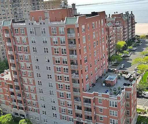 3rd image of 65 Oceana Dr E APT 1E