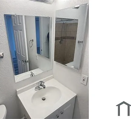 2424 N 17th St #3 — Photo 6