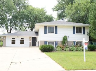 715 Salem Ct, Schaumburg, IL 60193