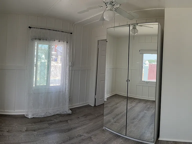 1718 Grove St — Photo 10