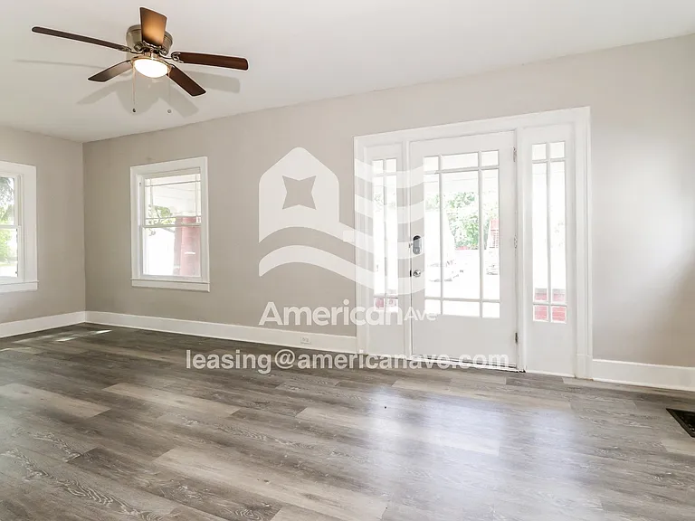 636651_005_living_room_5.jpg