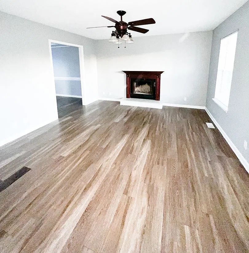 3 Bedroom 2 Bathroom Home with Fenced in Backyard — Photo 2