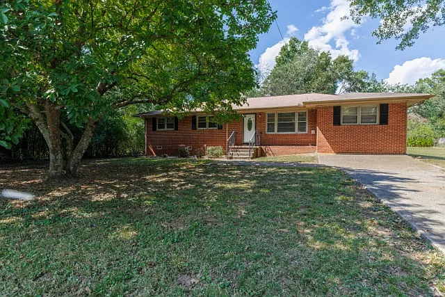 402 Stella Dr