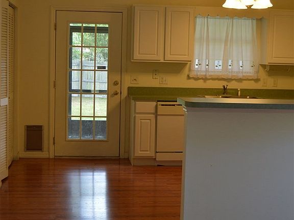 4th image of 220 Venetian Blvd