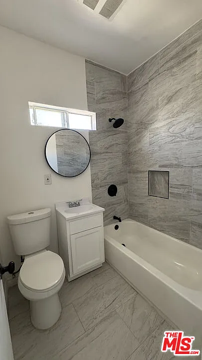 3 bed, 2.0 bath, 3028 sqft, $3,200 — Photo 2