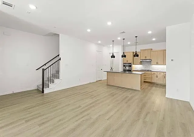 1231 Doris May Dr — Photo 5