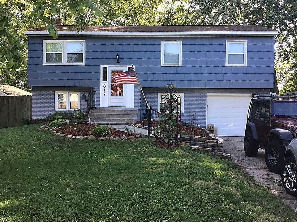 1st image of 817 Stratford Hall Dr
