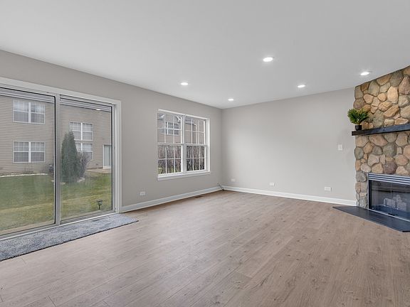 5th image of 682 Silk Oak Ln
