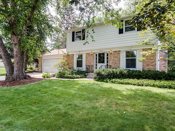 2nd image of 2650 Algonquin Ct NE