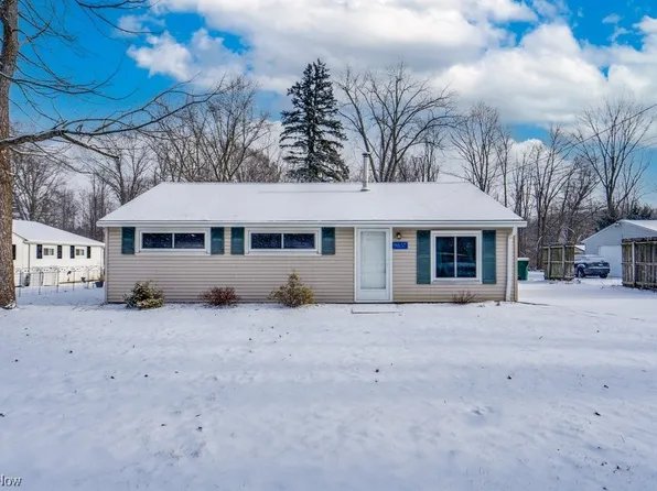 9857 E Idlewood Dr, Twinsburg, OH 44087