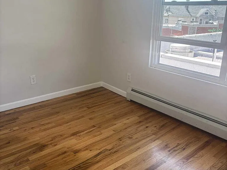 1294 Forest Ave — Photo 6