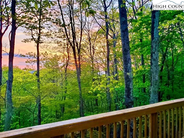 111 Clubhouse Road, Beech Mountain, NC 28604