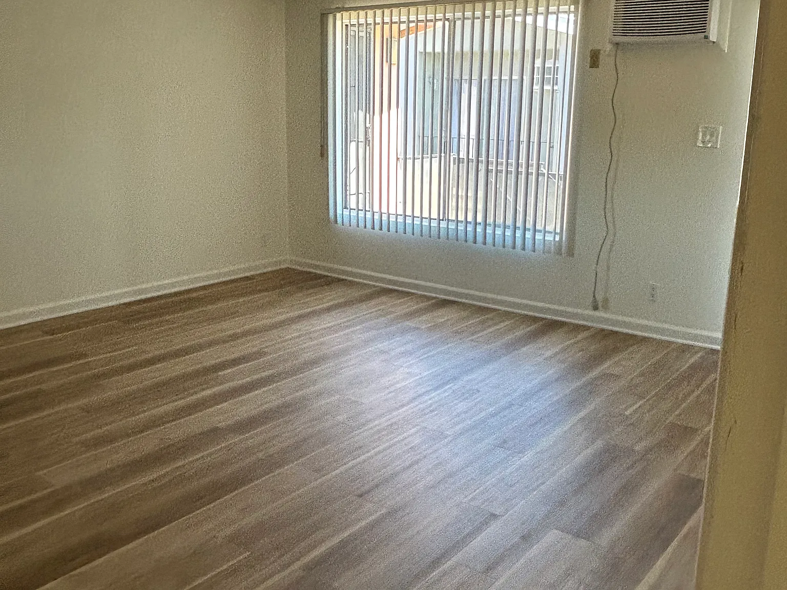 2 bed, 900 sqft, $2,050 — Photo 4