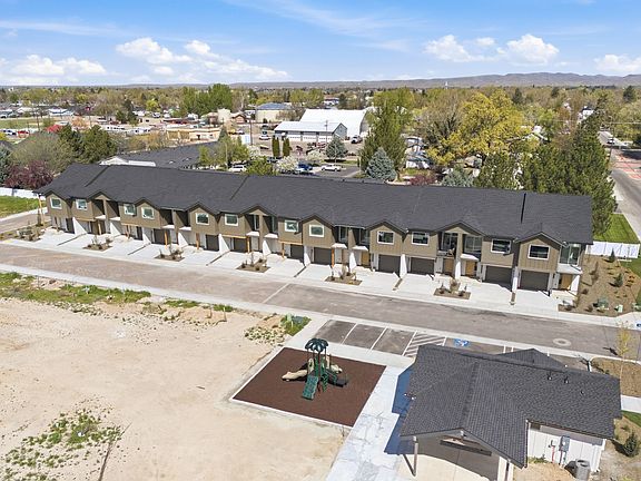 2nd image of 518 Diamond Ln