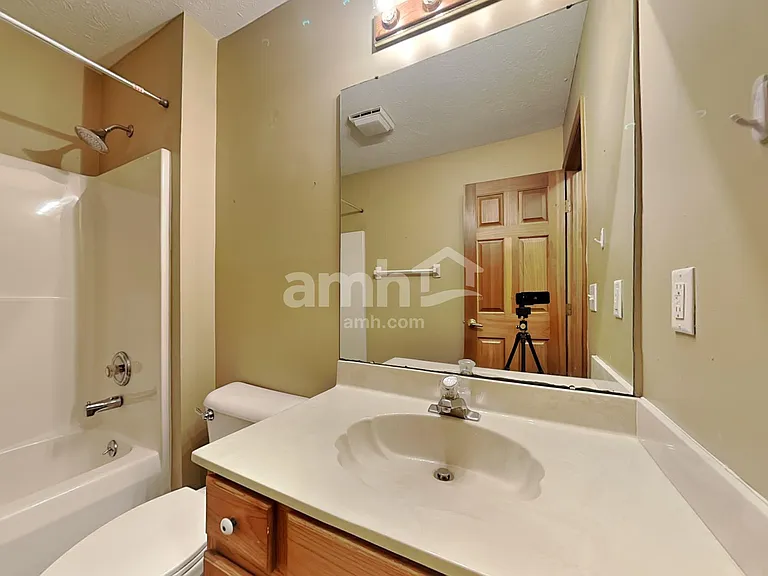 1052 Windsor Crossing Ln — Photo 14