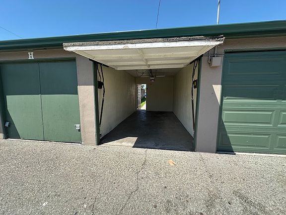 3rd image of 4032 1/2 Manhattan Beach Blvd