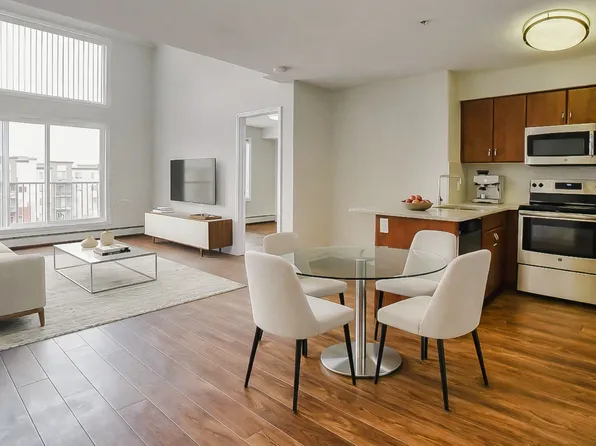 Hollick Kenyon Apartments, 16455 50th St NW, Edmonton, AB T5Y 0X3