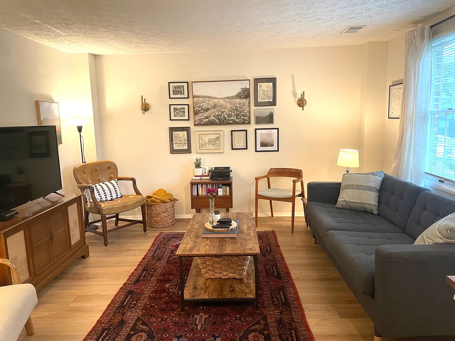 3 bed, 1.5 bath, 1220 sqft, $2,650 — Photo 4