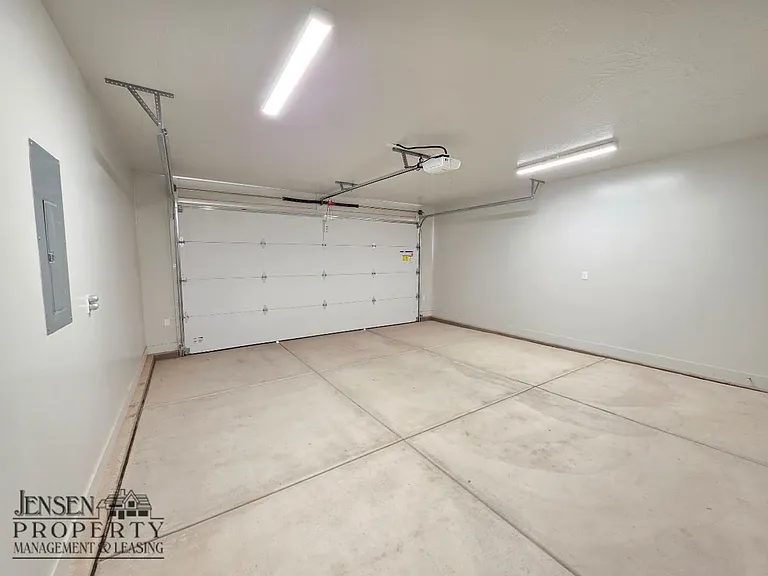 528 S Riverbed Dr — Photo 35