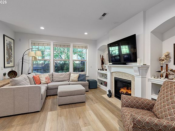 3rd image of 4403 Oakridge Rd
