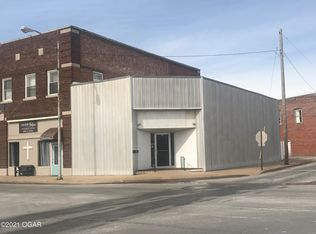 1001 W Daugherty St, Webb City, MO 64870