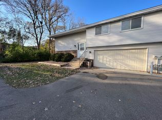 12214 Oak Leaf Cir, Burnsville, MN 55337