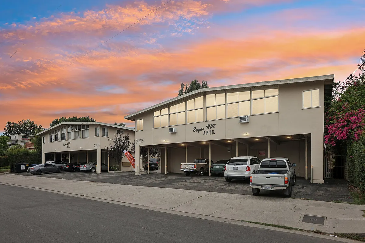 Building Photo - Quiet Jefferson Park Apartments Spacious, Secure & Centrally Located