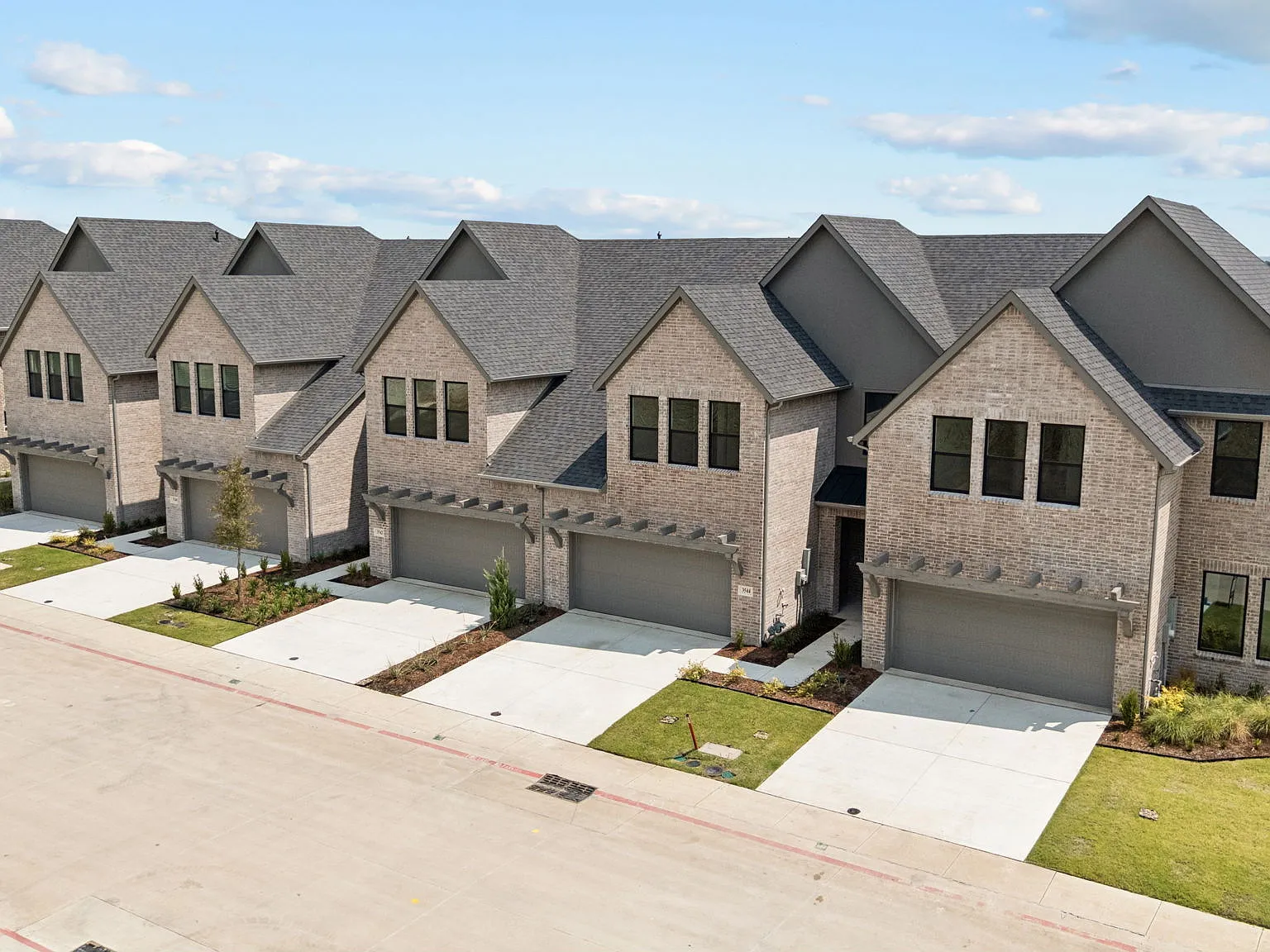 3 bed, 2.5 bath, 2203 sqft, $3,250 — Photo 1