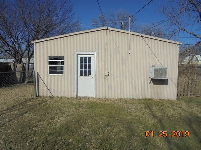 2nd image of 618 W 8th St