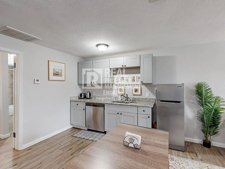 1532 Whitaker Ave — Photo 14