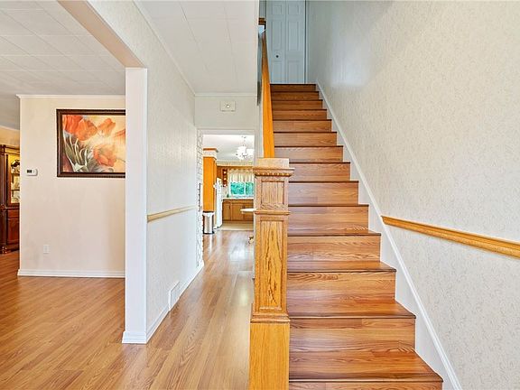 2nd image of 32 Exeter St