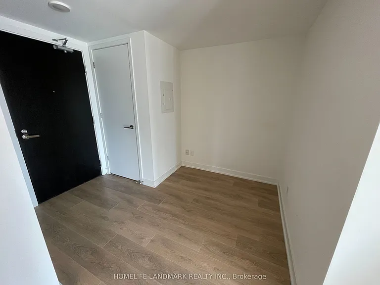 501 Yonge St #1402 — Photo 2
