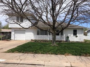 5220 Ridgeway Dr, Great Bend, KS 67530