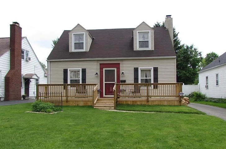 1380 Linwood Ave photo 1