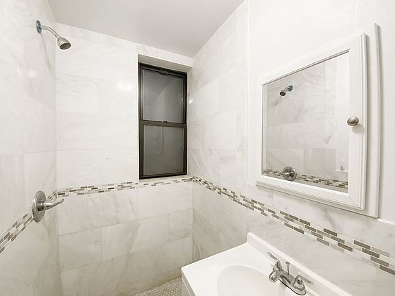 4th image of 324 E 73rd St #2DD