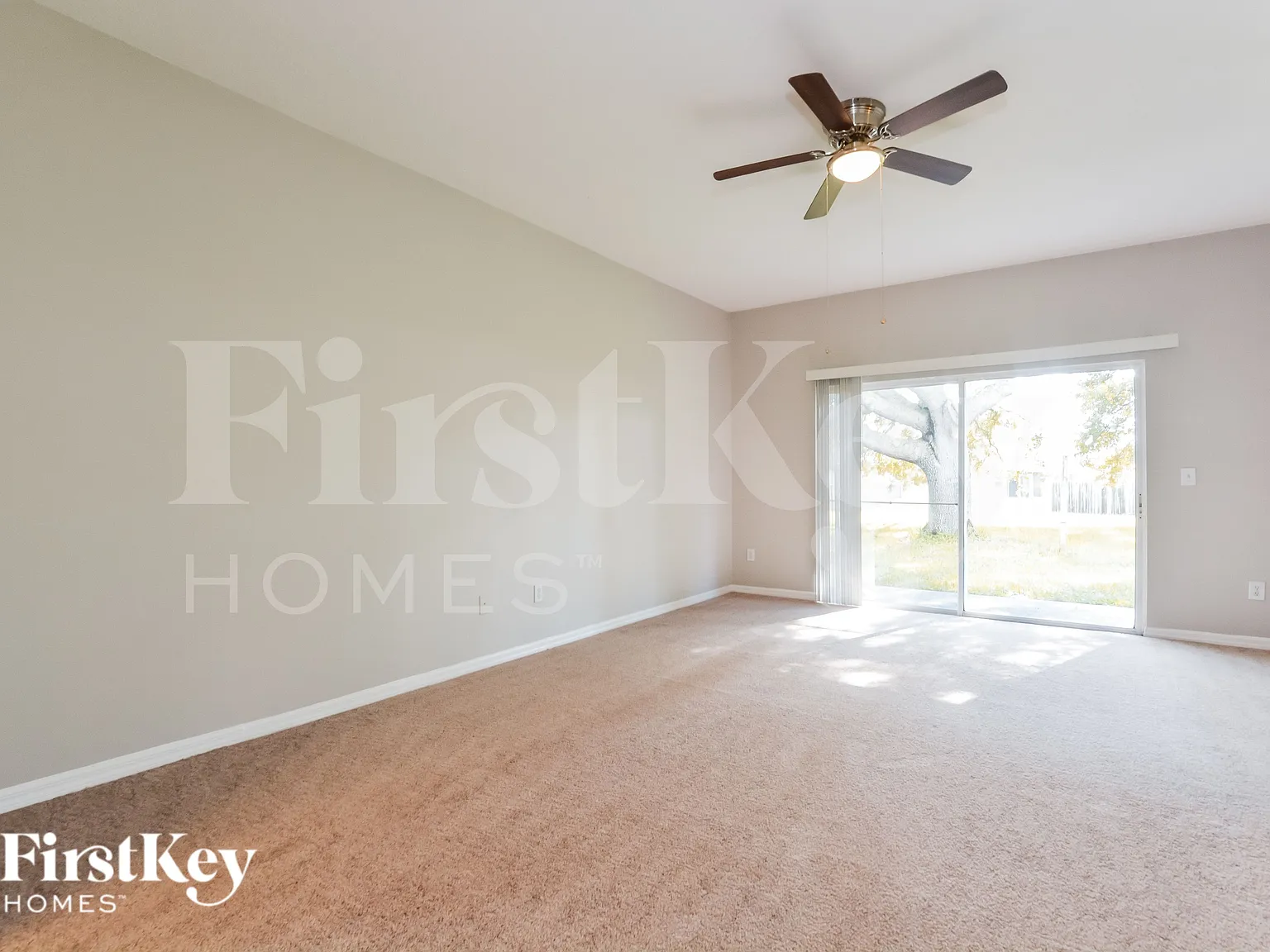 4 bed, 2.0 bath, 1960 sqft, $2,760 — Photo 3